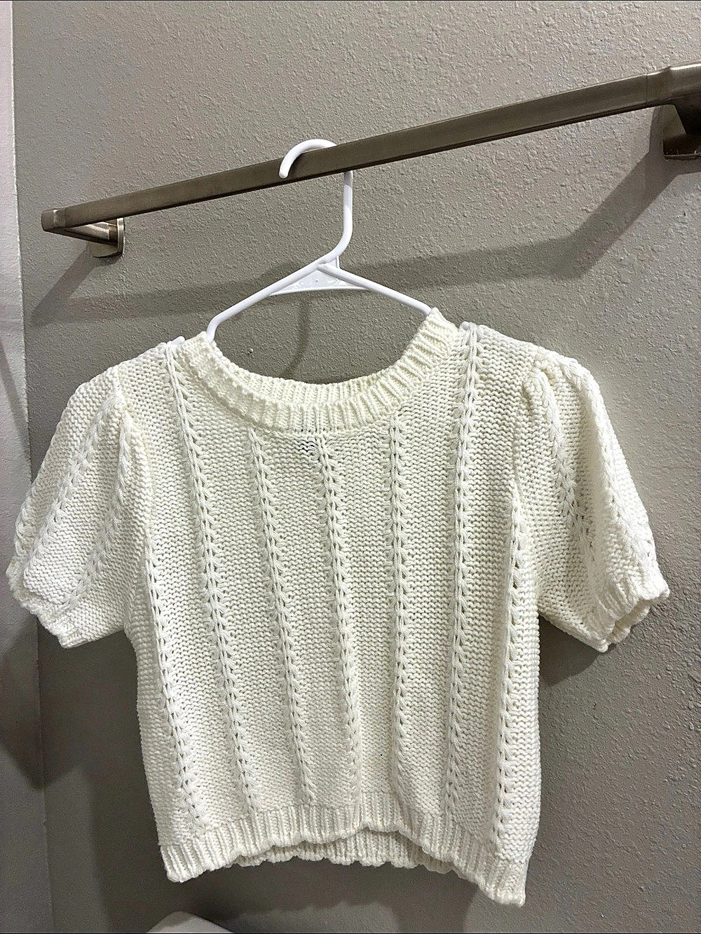 H&M Textured Knit Sweater in White Size Small